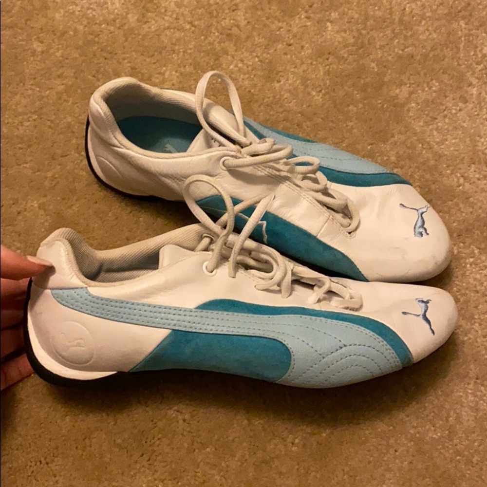 EUC Puma blue/white sneakers!